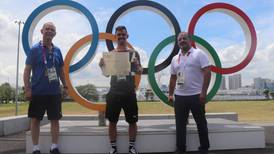 Kenneth Tencio recibió su diploma olímpico antes de volver a casa
