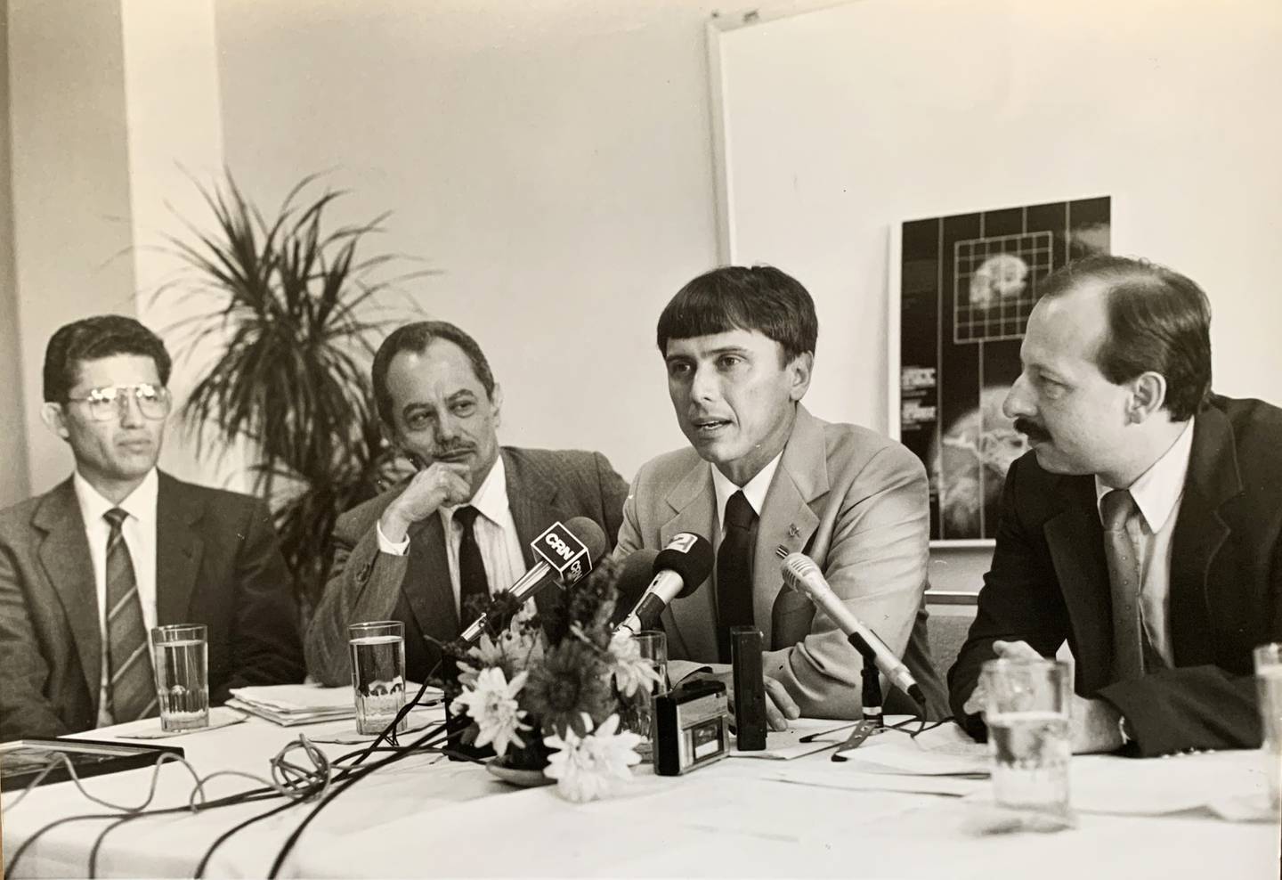 21 de enero de 1989, Franklin Chang Díaz en conferencia de prensa  fotografía Mario Barboza , redactor Bermudez