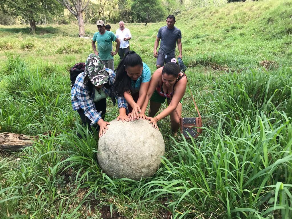 La esfera tiene 65 metros de diámetro y dos metros de circunferencia, lo que facilitaba que los pobladores pudieran llevarla a un sitio seguro.

Fotografía: MNCR