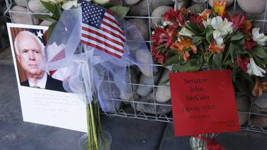 Estadounidenses rinden tributo al fallecido senador republicano John McCain