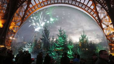 Millones de árboles luminosos  visten de Navidad el  planeta 