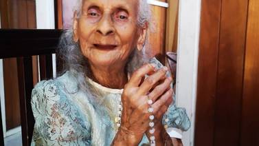 Vivir 106 años le valió a Marta Rojas el título de reina de los centenarios de Nicoya