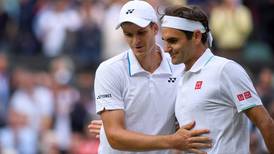 Federer eliminado de Wimbledon, Djokovic pasa a semifinales