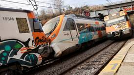 Más de 150 heridos tras choque de dos trenes cerca de Barcelona
