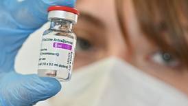 Holanda suspende vacuna anticovid de AstraZeneca para menores de 60 años