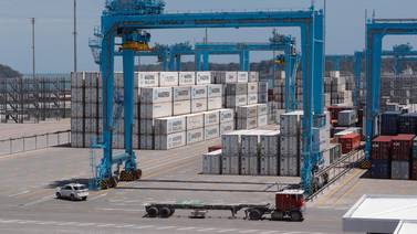 Exportadores estiman en $200 costo extra por movilizar contenedor en la nueva terminal de Moín