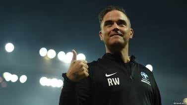 Robbie Williams sí cantará en Qatar y defiende su participación; a él se unen estas otras estrellas
