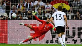 Donnarumma comete otro error en goleada ante Alemania y termina discutiendo con un periodista