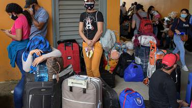 Nicaragüenses varados en Panamá inician viaje de regreso a su país