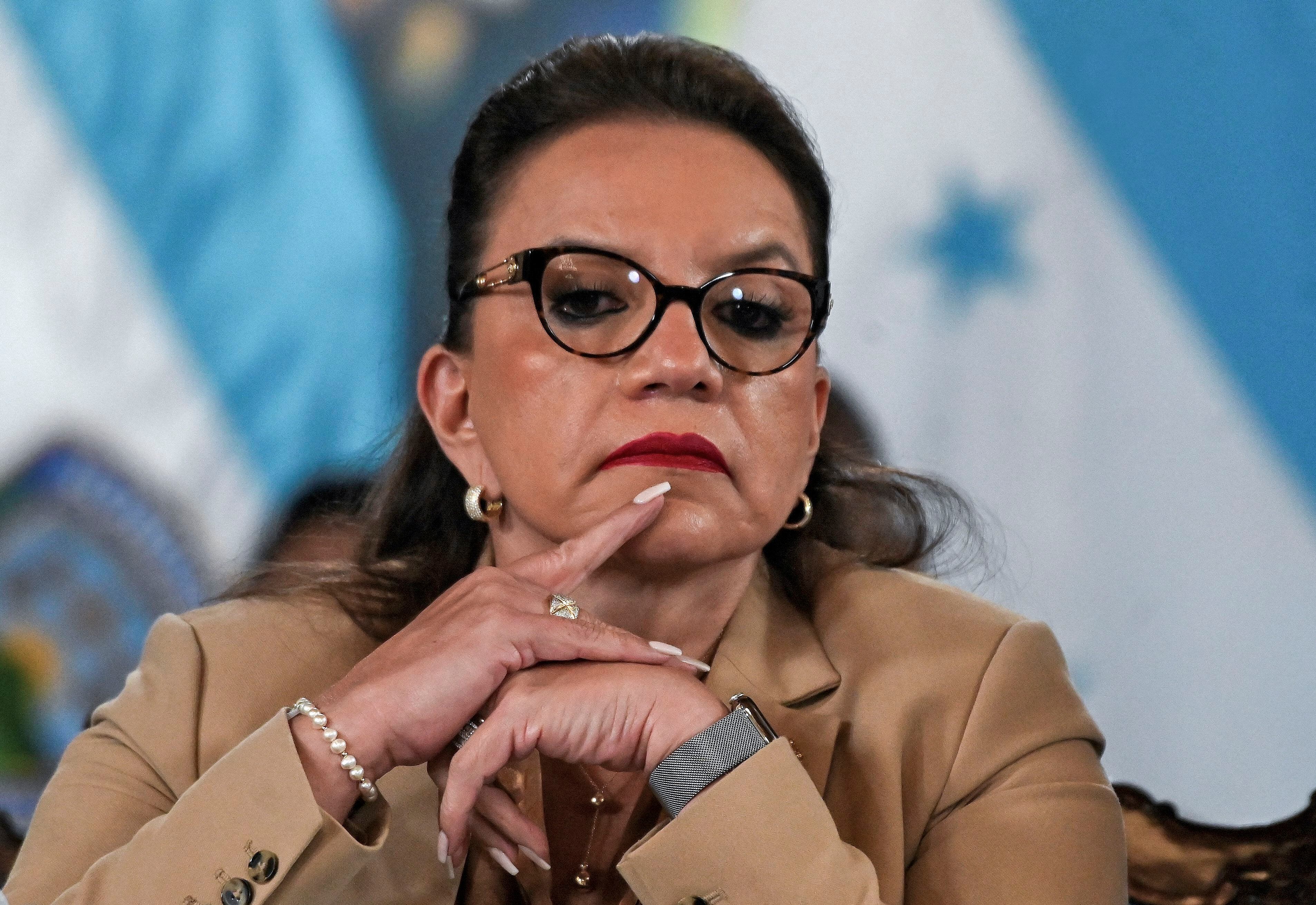 Xiomara Castro, presidenta de Honduras, denunció que el grupo del exmandatario sigue operando en ese país. Foto: AFP