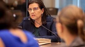 Marta Esquivel pide a Asamblea revisar si salario de contralora excede tope de ley