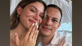 Periodista Michelle Naranjo y piloto Gustavo Ortega se comprometieron
