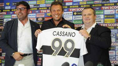 Los experimentados Ambrosini y Cassano cambian de equipo en Italia 