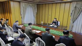Corea del Norte anuncia primer muerto por fuerte brote de covid-19 