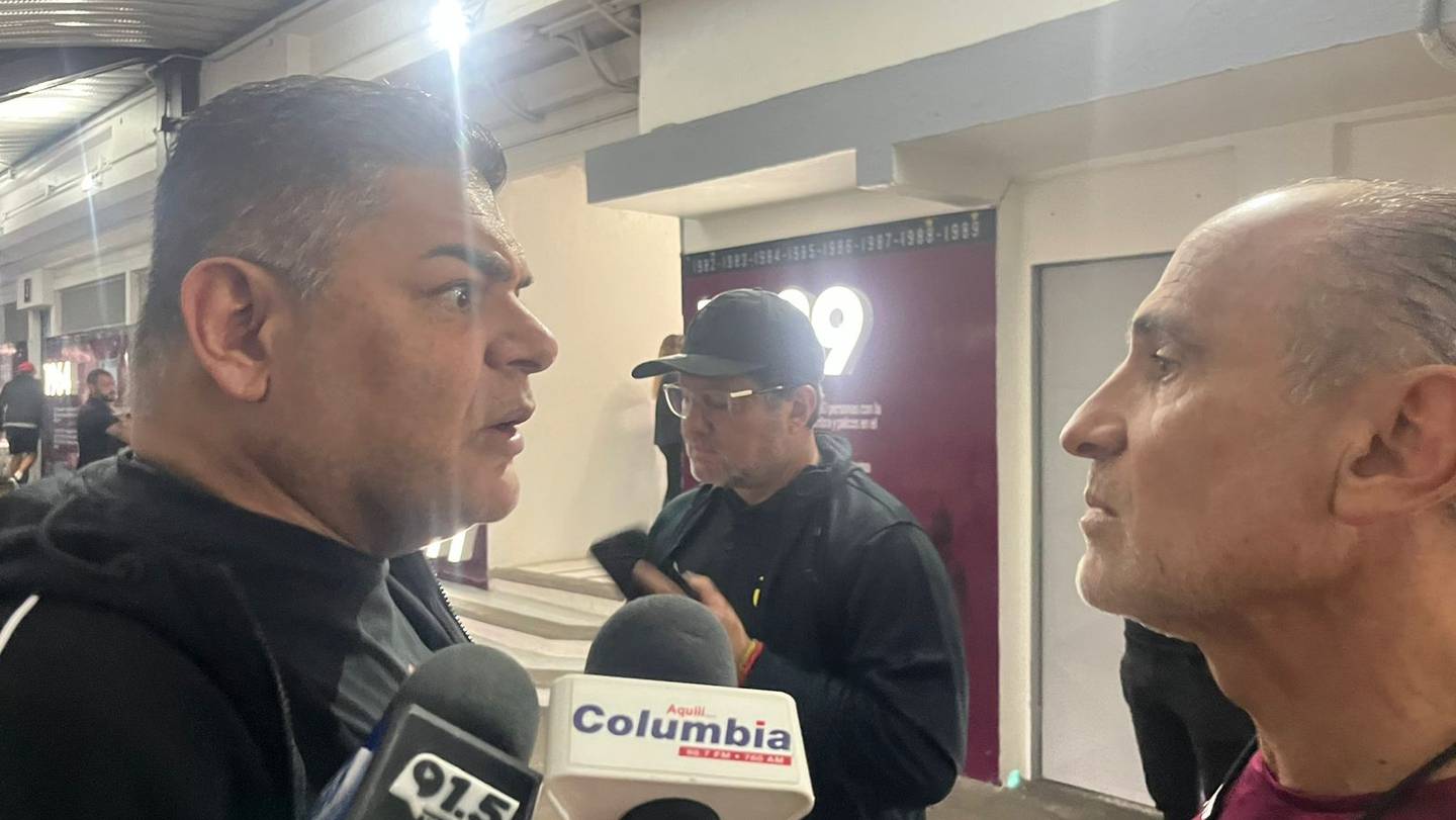 Aquil Alí discutió de manera fuerte con Gustavo Chinchilla previo al partido. Foto: Radio Columbia