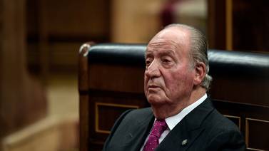 Rey emérito Juan Carlos esquiva causa por corrupción 