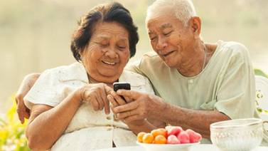 OMS lanza ‘app’ para facilitar y mejorar el cuido de adultos mayores