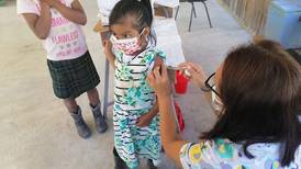  35.000 estudiantes recibieron vacuna contra covid-19 en su escuela o colegio