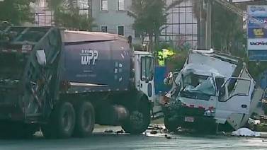 Choque entre camiones de basura y de verduras deja un fallecido en Barreal 