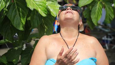 Maribel superó el cáncer y pudo vivir a plenitud dos eclipses solares ‘de los grandes’