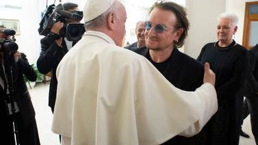 El Papa Francisco habló con Bono sobre la pedofilia en la Iglesia