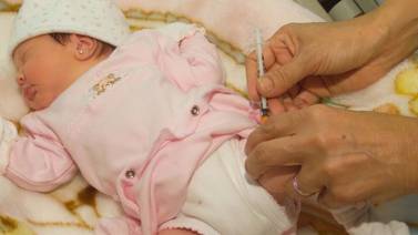 CCSS inicia distribución de vacuna para proteger a bebés de cinco enfermedades