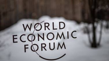 Oxfam pide reducir a la mitad los multimillonarios en el arranque del foro de Davos