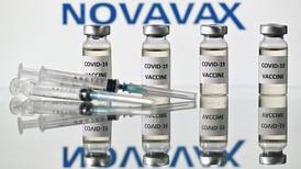 Francia autoriza vacuna Novavax contra covid-19