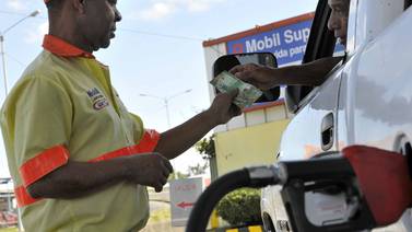  Gasolina subiría ¢10 a partir de julio