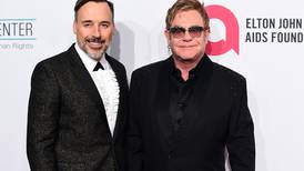 Elton John pide boicotear a Dolce & Gabbana por criticar a familias gais