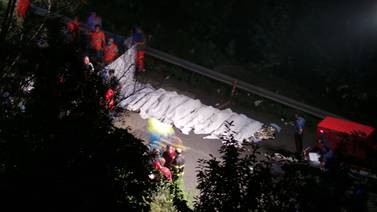36 fallecidos al caer bus en precipicio en Italia