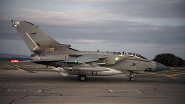 Aviación británica bombardea campos petrolíferos del Estado Islámico