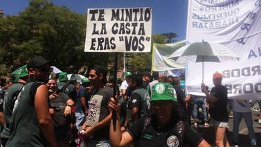 Sindicatos de Argentina hacen primera demostración de fuerza contra reformas de Javier Milei