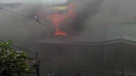 Fuego destruyó vivienda de empleado municipal en El Guarco