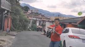 Dos hombres amenazan con AK-47 a agentes del OIJ en Lindavista de Río Azul