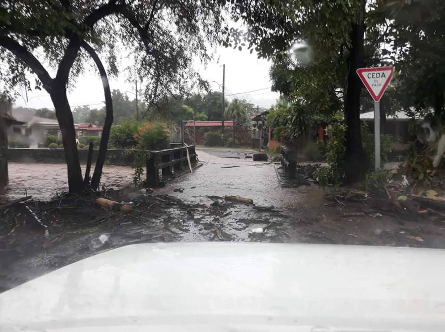 Jicaral, en la península de Guanacaste, fue una de las zonas con más lluvias el fin de semana. El IMN advierte que a partir de esta noche al agua volverá a arreciar por efecto de otro ciclón en la costa opuesta. Foto: Cortesía de Guana/Noticias.