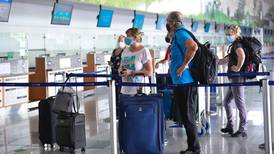 Turistas con vacunación completa y menores de 18 años podrán ingresar a Costa Rica sin seguro médico
