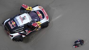 Tico no se rinde en un Dakar que obliga el retiro de Sebastien Loeb