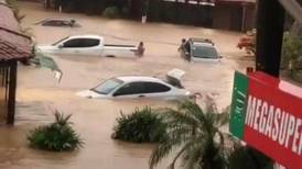 Impresionantes lluvias causan destrozos en Puntarenas, Jacó y Parrita