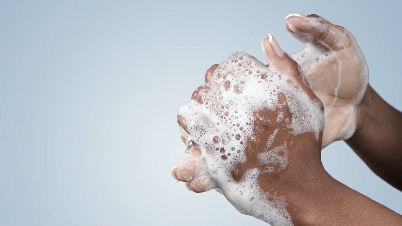 Una correcta higiene de manos, lavándolas frecuentemente con agua y jabón, es una medida muy fácil y barata para prevenir un sinnúmero de enfermedades transmisibles, incluidas las diarreas.