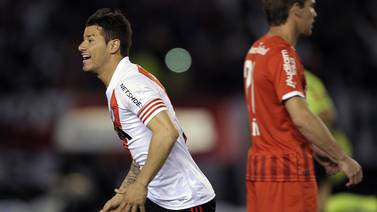 River Plate mantiene su paso arrollador al imponerse a Independiente