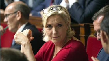 Juez ordena líder ultraderechista francesa Marine Le Pen someterse a un examen psiquiátrico