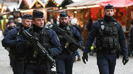 Reabre mercado navideño de Estrasburgo luego de 48 horas de angustia por atentado