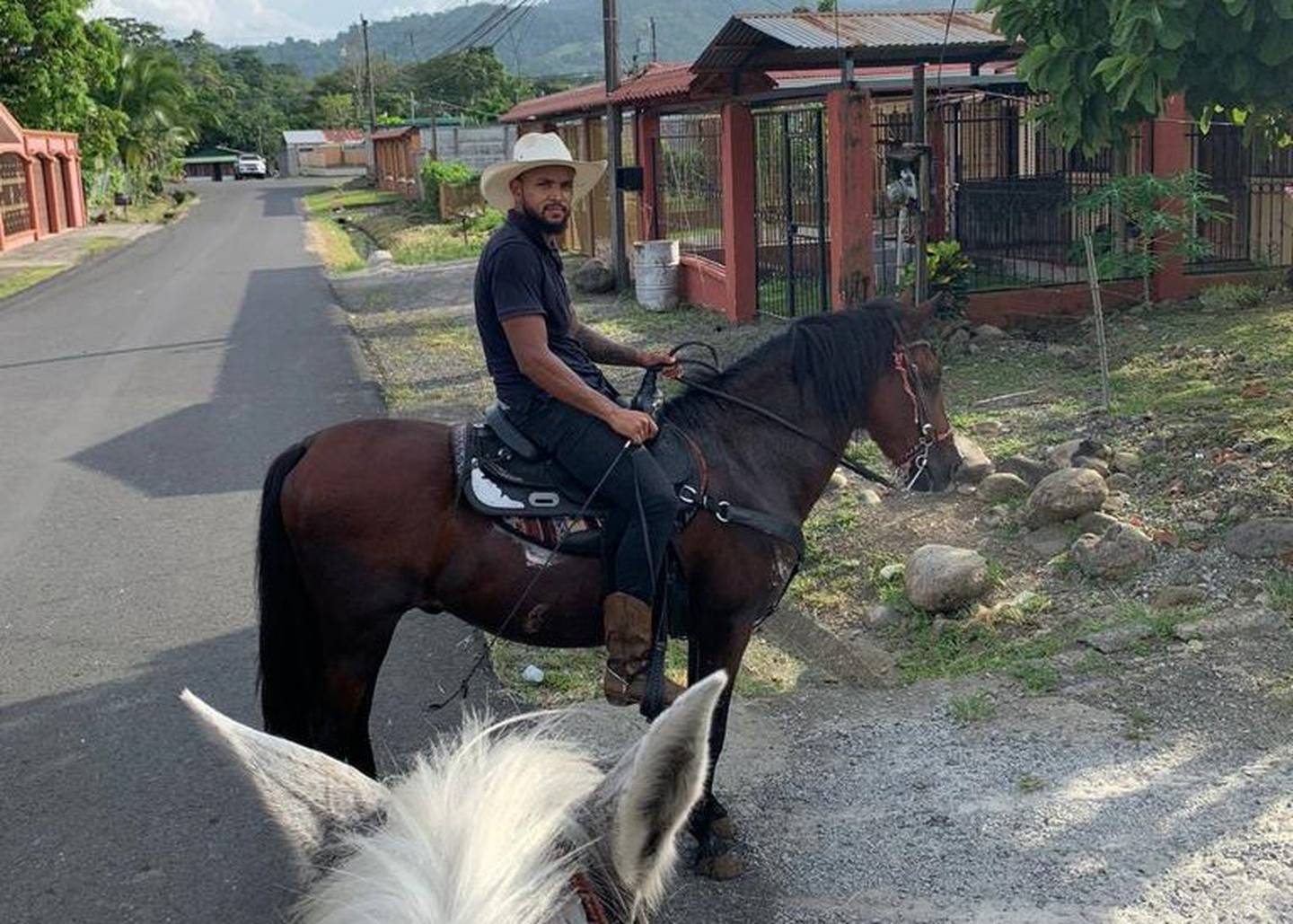 Pablo Arboine es un aficionado a la ganadería y la monta de caballos. Fotografía: Cortesía