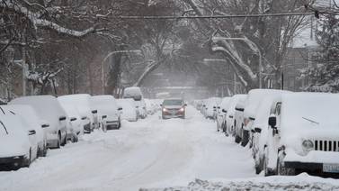Tormenta invernal cancela más de 1.500 vuelos y colapsa carreteras en Estados Unidos