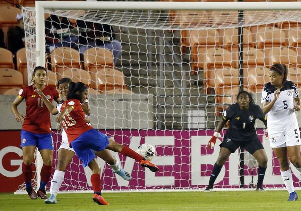 Esa anotación de Shirley Cruz está catalogada por la FIFA como uno de los mejores goles del año. Fotografía: AFP