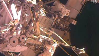 Dos astronautas estadounidenses cumplen con éxito caminata espacial en la Estación Espacial Internacional