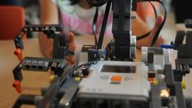 Con juguetes, niñas se acercan a la robótica y la ingeniería