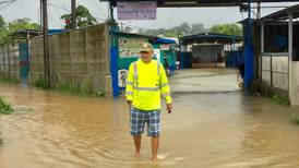 Fuertes lluvias en Limón dejan ríos crecidos e inundaciones por saturación de alcantarillas