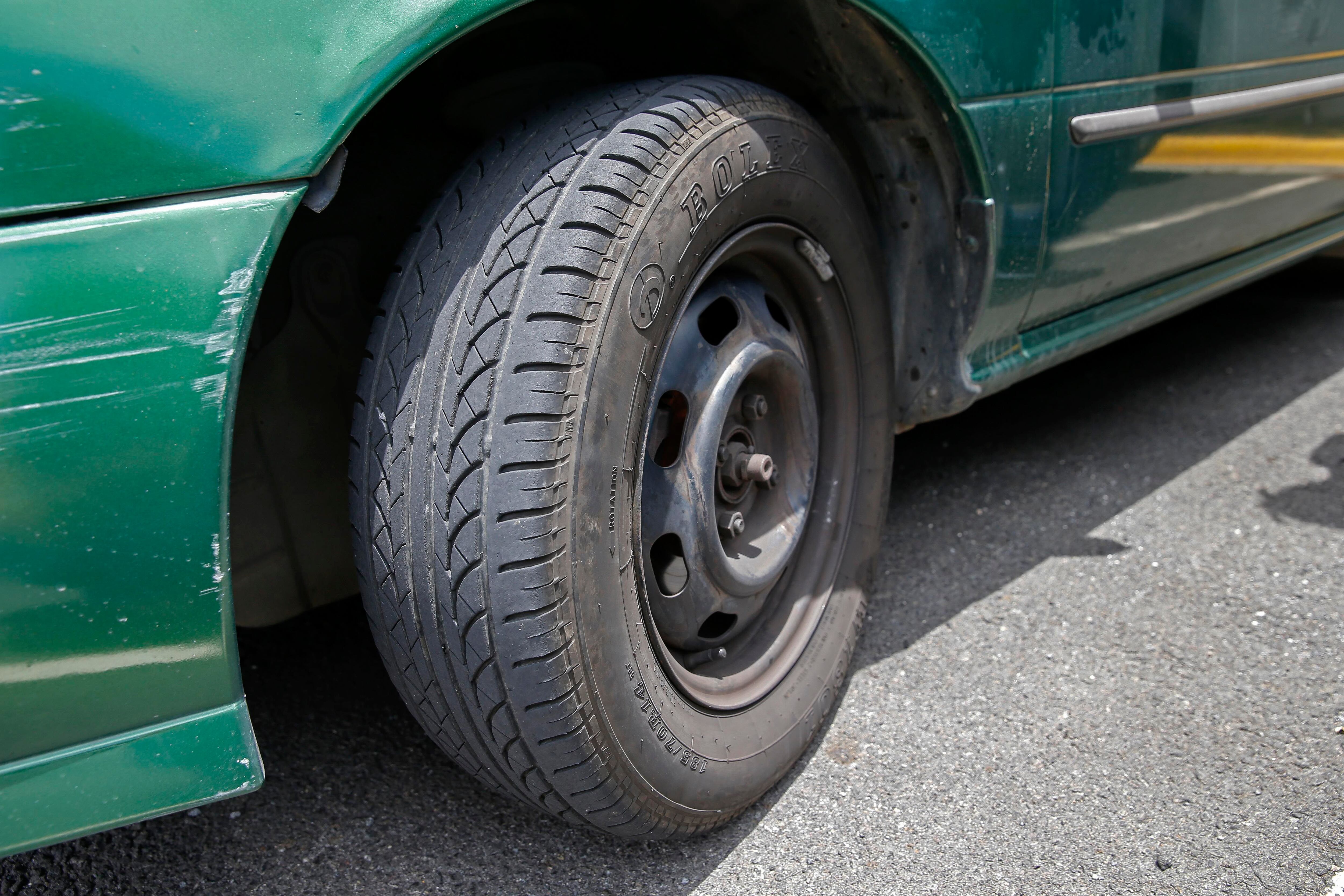 El estado de las llantas puede indicar la cantidad de desgaste de un vehículo. Fotografía: